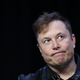 Imagen para el artículo titulado Elon Musk es uno de los diez hombres más ricos del mundo, pero su fortuna está más cerca de la tuya que de la de Jeff Bezos